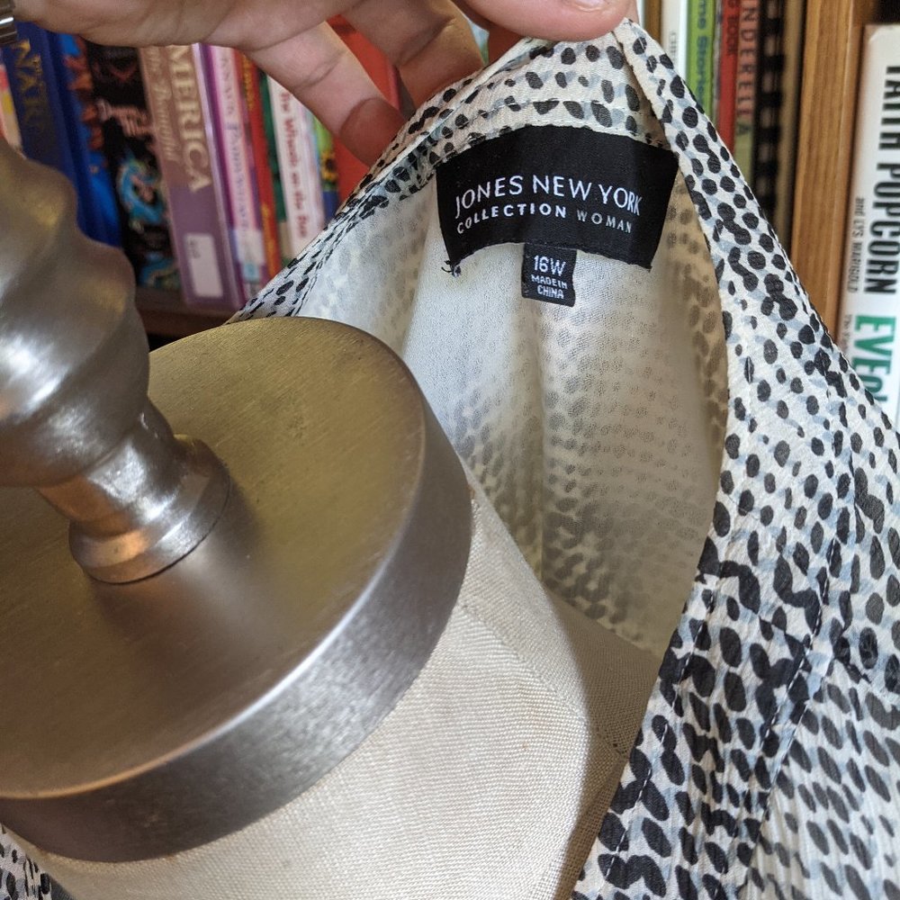 Jones New York Snake Pattern Button Up Size 16w - image 2